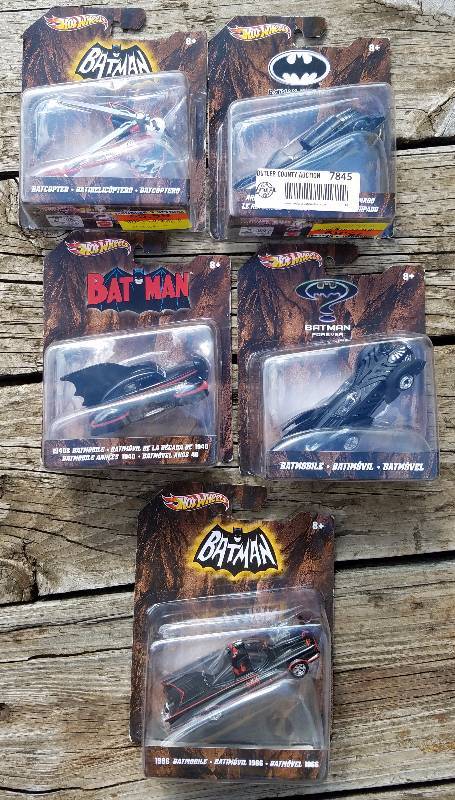 lot 7845 image: Lot of 5 Batman Edition HOT WHEELS - NEW IN PACKAGES
