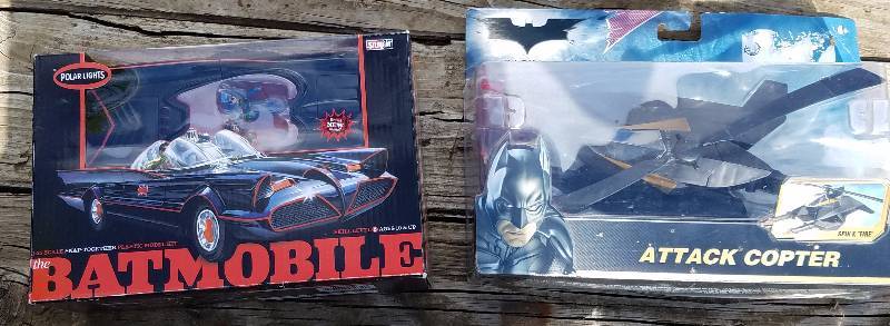 lot 7846 image: Batmobile and Attack Copter Plastic Modile Kits - by Polar Lights 125 scale - NEW