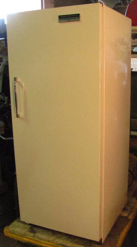 lot 7136 image: FREEZER - Sears Cold Spot Upright Freezer - WORKS 24 x 58