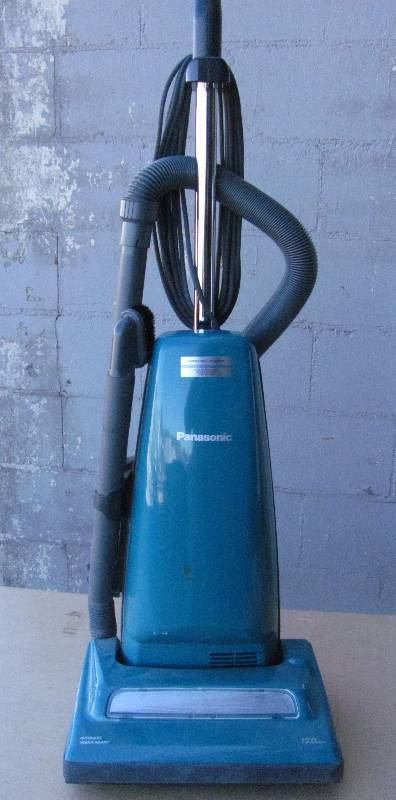 lot 7142 image: Panasonic Upright Vacuum - WORKS