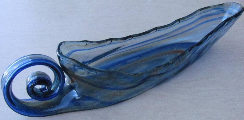 lot 7150 image: Art Glass - approx 18 long - VERY PRETTY must see