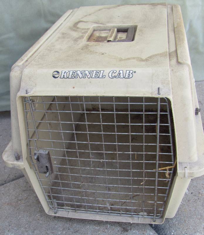 lot 7168 image: Kennel Cab for small animals - 15 x 16 x 23 (pets, cats, dogs, other)