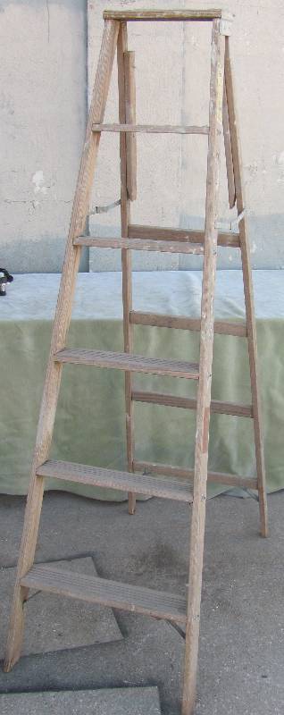lot 7179 image: Werner Wooden Step Ladder 6FT