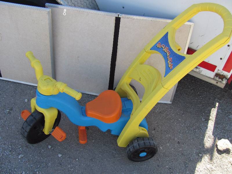 lot 7194 image: Fisher Price - Rock, Ride & Roll