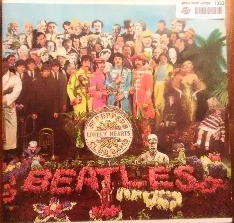lot 7382 image: The Beatles Seareant Pepper and the Lonely Hearts Club Band LP Record Album Vintage