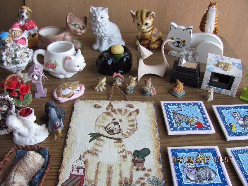 lot 6007 image: Cat Decor and More Do you love cats This is the lot for you (also includes dogs, chickens and more)