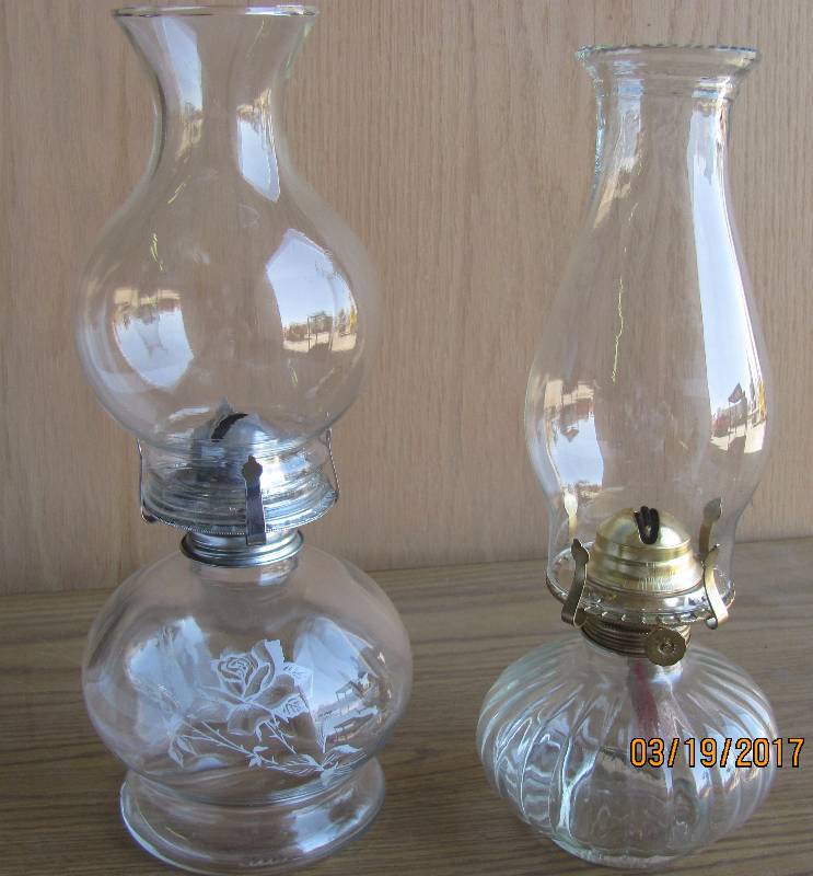 lot 6008 image: Oil lamps - Lot of 2