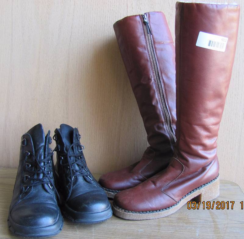 lot 6012 image: Womens boots - 2 pairs Black and brown