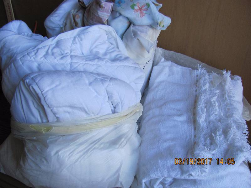 lot 6014 image: Lot of bedding - for a twin bed