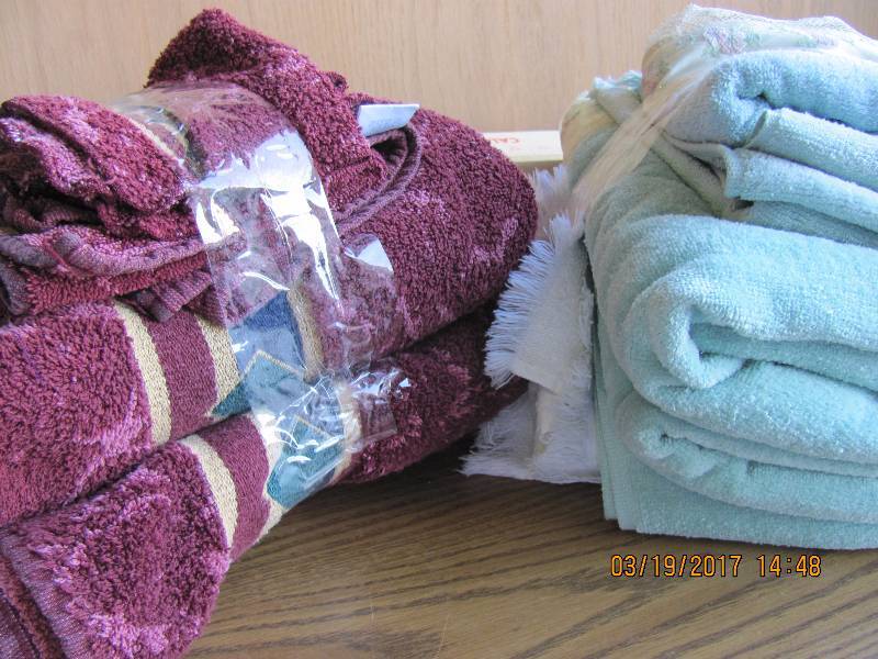 lot 6019 image: Lot of bath towels