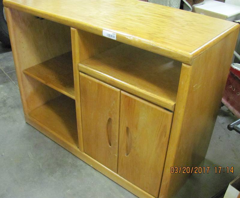 lot 6025 image: Entertainment Center with shelves and storage