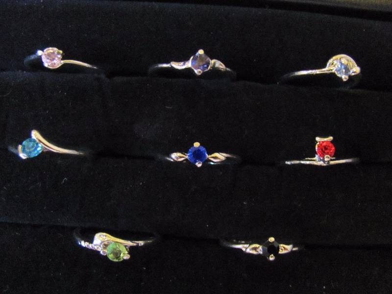 lot 6156 image: Lot of 8 Womens rings