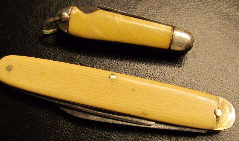 lot 6168 image: Lot of 2 pocket knifes - 1 is Camillus brand