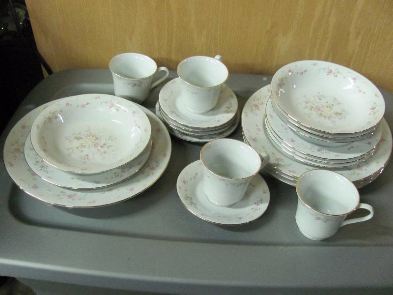 lot 6172 image: Assorted Glassware and Decor LOT includes Jamestown China Set