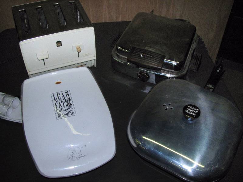 lot 6178 image: Lot of small kitchen appliances - some vintage