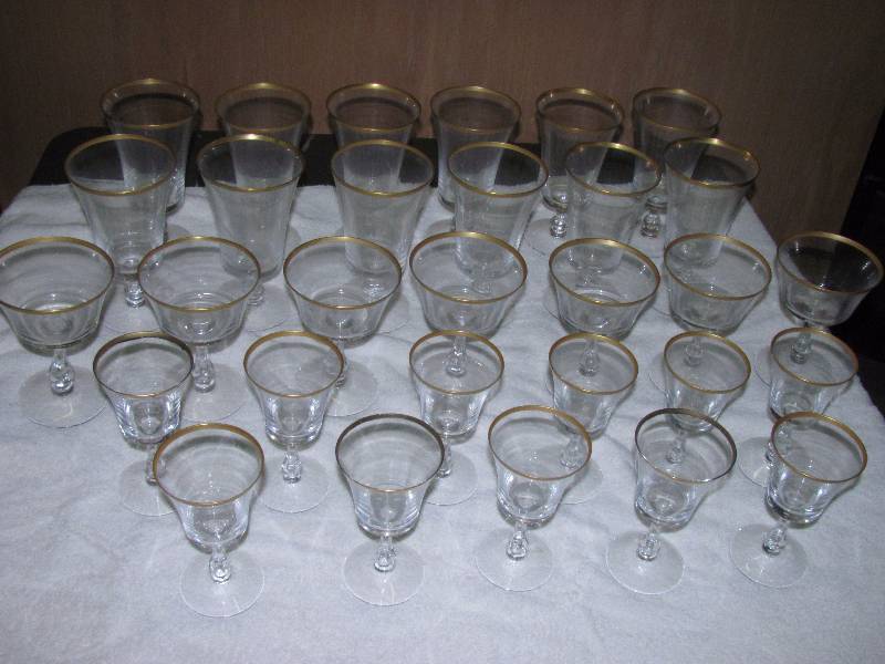 lot 6182 image: Lot of glass stemware - 30 pieces