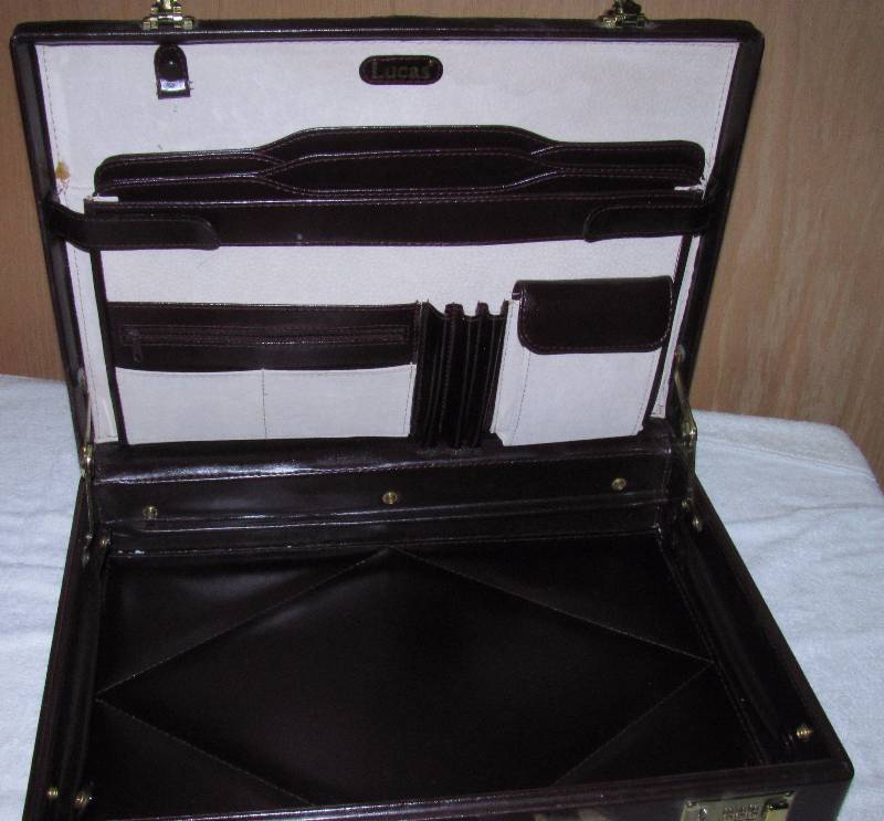 lot 6194 image: Nice Briefcase - Lucas
