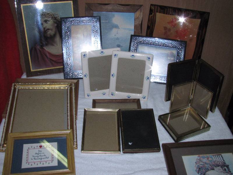 lot 6195 image: Lot of picture frames and pictures. Various sizes and styles.