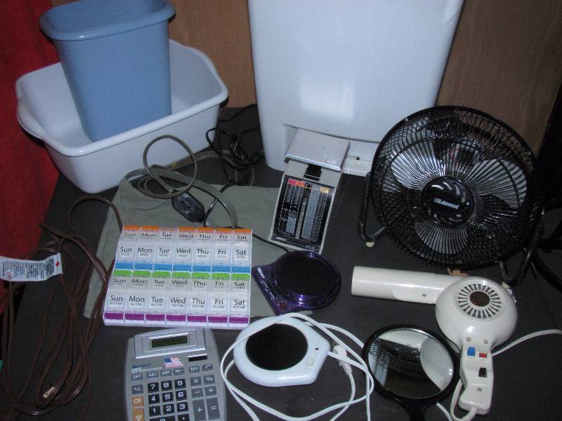 lot 6198 image: Housewares Lot - Fan, food scale, hair dryer, pill organizer and MORE