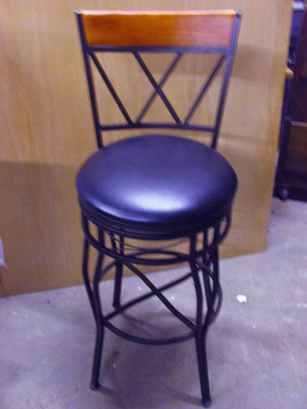 lot 6206 image: Swivel BAR STOOL 30in, padded
