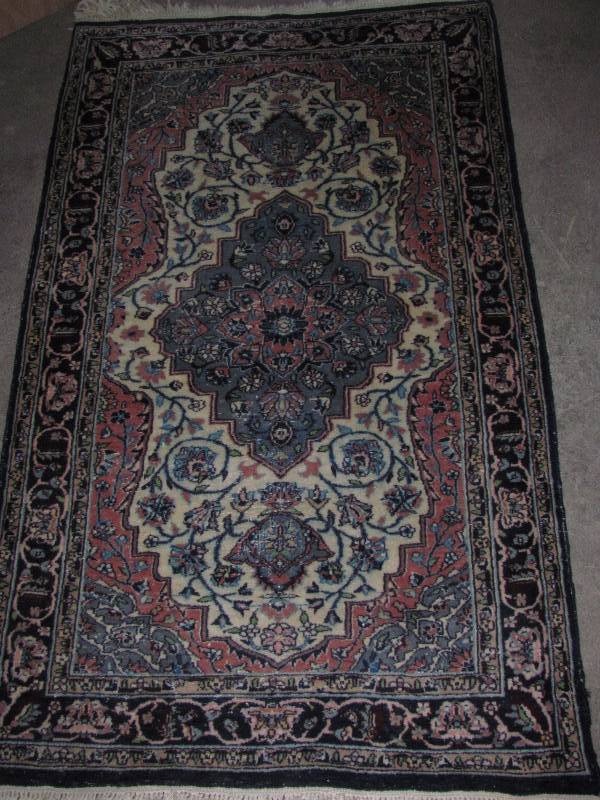 lot 6208 image: Area Rug - 37 x 60