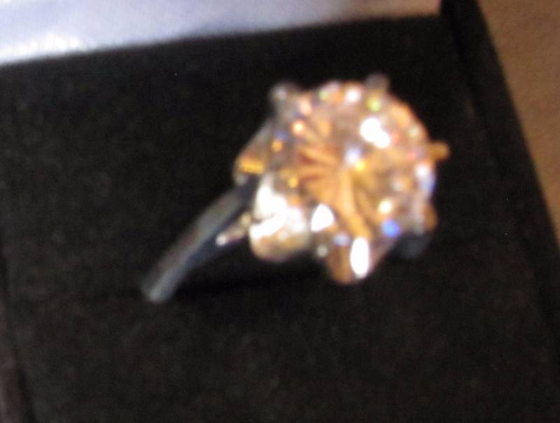 lot 6235 image: Womens Ring