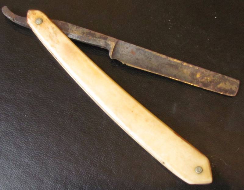 lot 6239 image: Very Old - Straight Razor