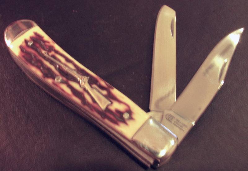 lot 6250 image: Pocket Knife with shotgun on handle - Beaver Creek