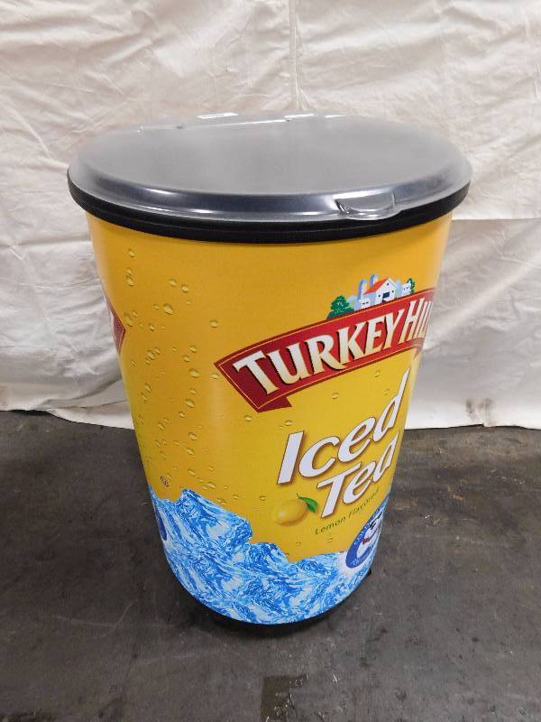 lot 1218 image: Turkey Hill Rolling Ice Bin