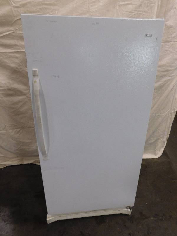 lot 1220 image: Kenmore Upright Freezer