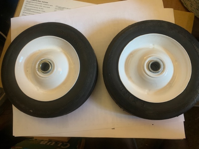 lot 151 image: 2 - 6 Rubber Caster Wheels