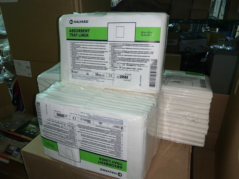 lot 162 image: New Bundle of 200 Total Halyard Absorbent Tray Liners, 20x25
