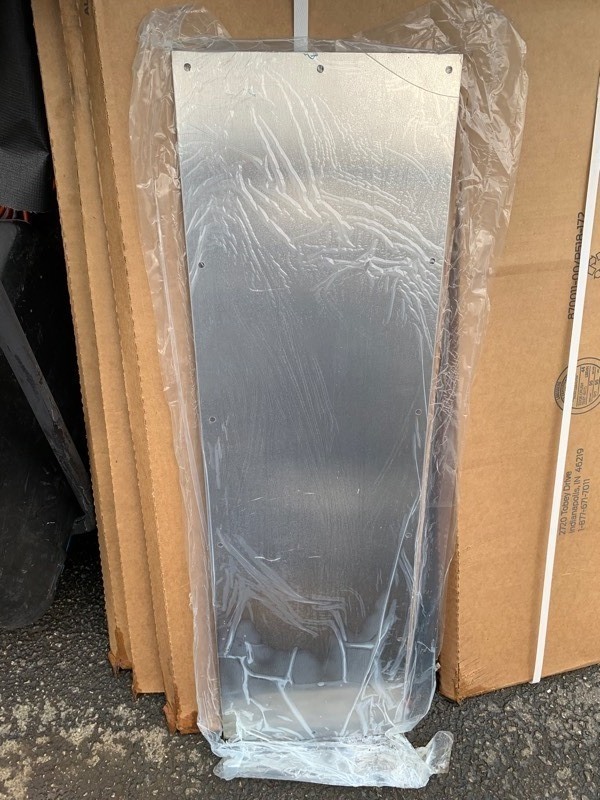 lot 186 image: 1 New Heavy Duty Stainless Steel Door Kick Plate 10x34