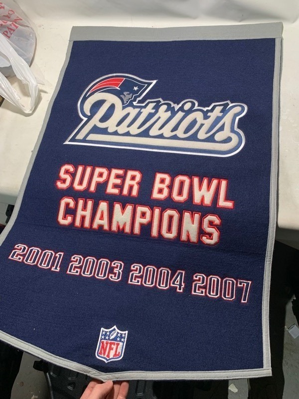 lot 187 image: New NFL All Embroidered 2x3 New England Patriots Super Bowl Dynasty Banner
