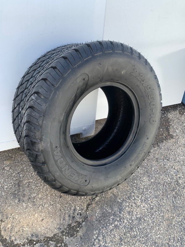 lot 192 image: New Kendra 22x9.50-10 Tire