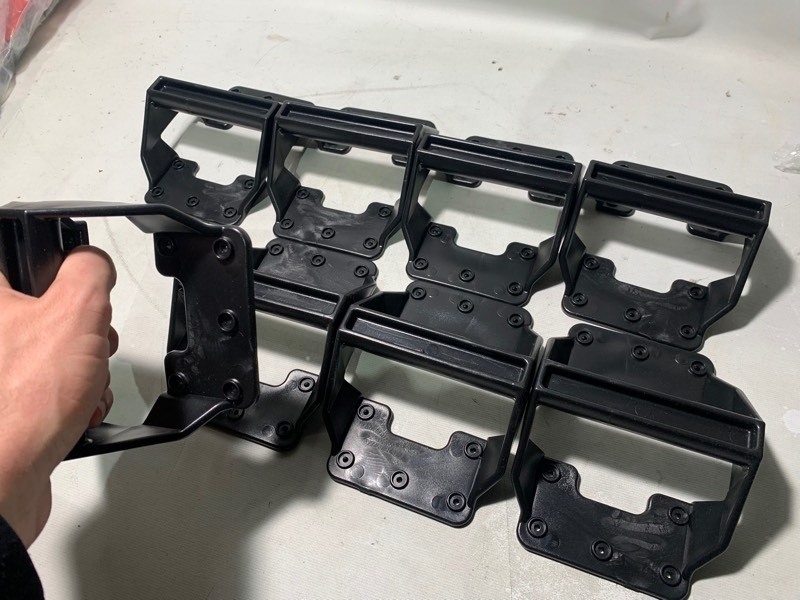 lot 194 image: 8 New Heavy Duty Plastic Grip Handles