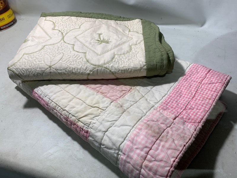 lot 295 image: Quilted Bundle 2 Pillow Cases and 1 - 4ft Throw Quilted Blanket
