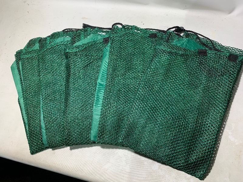 lot 318 image: 4 New Xtra Large Mesh Sports Bags 29x36, Green