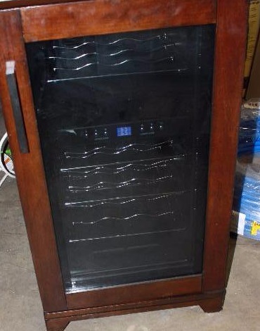 lot 6258 image: Thermoelectric Dual-Zone 18-Bottle Ventilated Wine Cooler