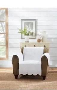 lot 44369 image: Heirloom Quilte d Chair Furnitu re Cover White,null