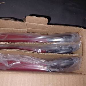 lot 44427 image: KITCHEN AID 3PC PEELER SET, RED
