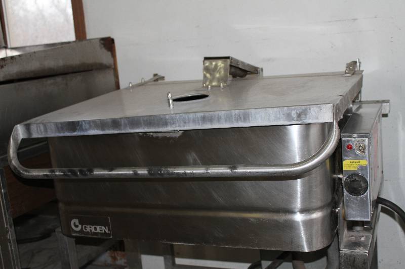 lot 10 image: Groen Commercial Braising Pan Electric Tilt Skillet- 30 Gallon
