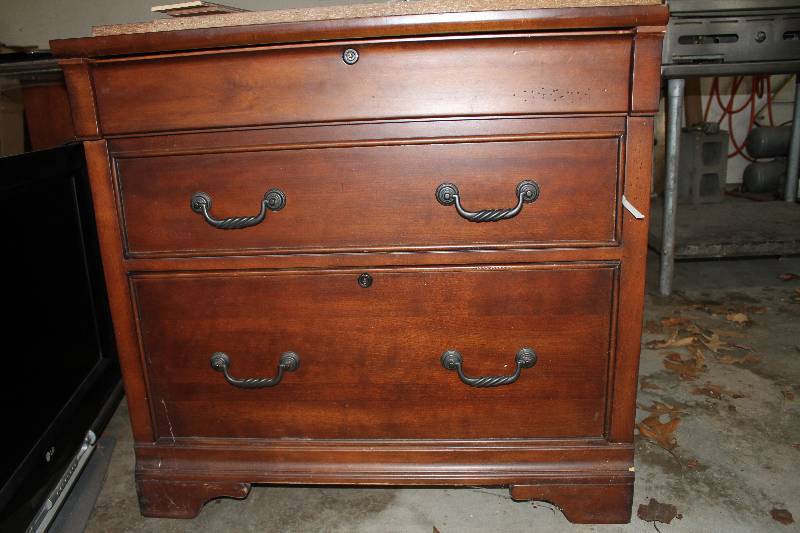 lot 15 image: Professional Attorney 2 sided Desk