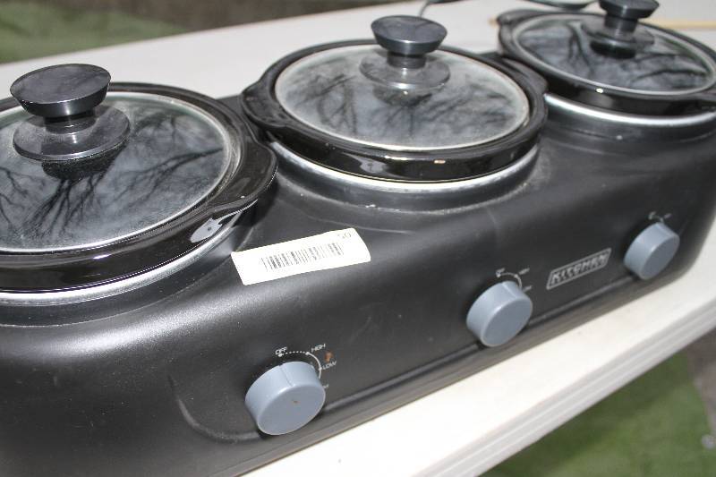 lot 49 image: 3 Crock Pot Cooker  Buffet Warmer