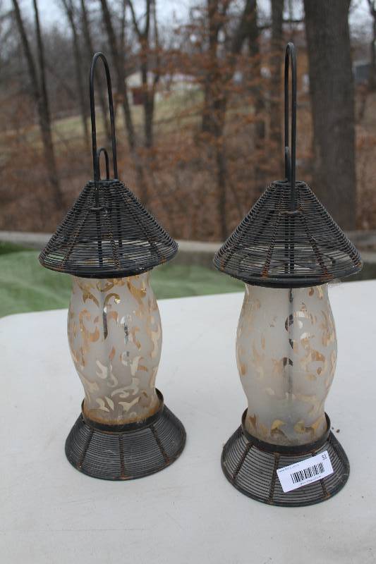lot 50 image: Fancy Etched Glass Candle Lanterns