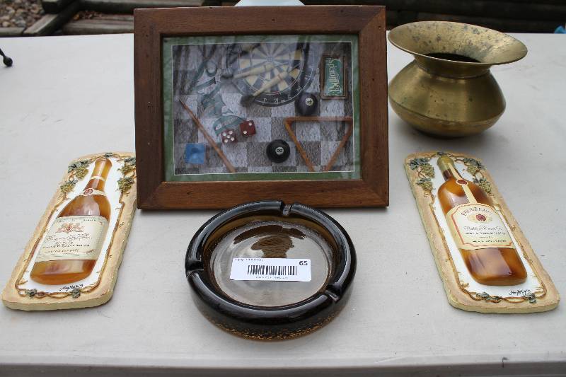 lot 63 image: Bar Items and dcor