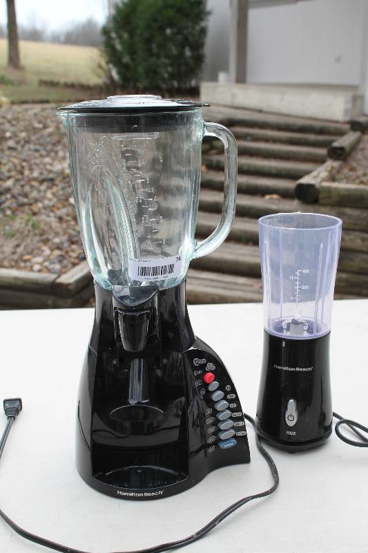 lot 72 image: Hamilton Beach Wave Station Blender and small blender