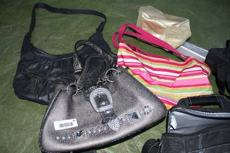 lot 84 image: Purses, Crock pot cover and Misc Bags