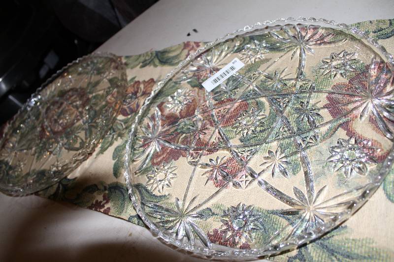 lot 87 image: VERY nice Heavy Crystal serving trays