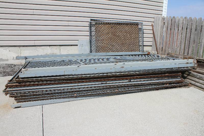 lot 90 image: Security Cage- 10X20X10 With door